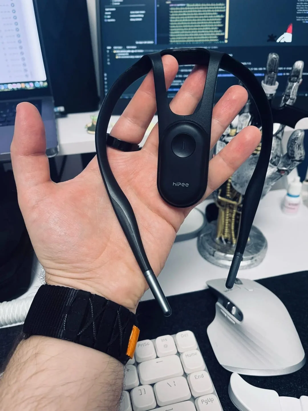 Customer holding the Uprexa posture trainer at his desk setup